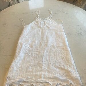 Like new Vineyard Vines white fully lined sundress. Size 0